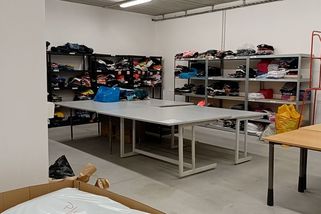 Oděvní banka má nedostatek oblečení pro charitu. Zhruba polovina darovaného se nedá použít - Novinky